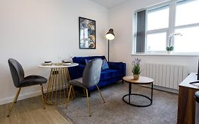 Contemporary 1 Bedroom Apartment, Central Bolton
